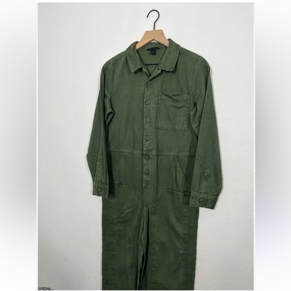 Universal Thread Green Jumpsuit - Picture 1 of 7
